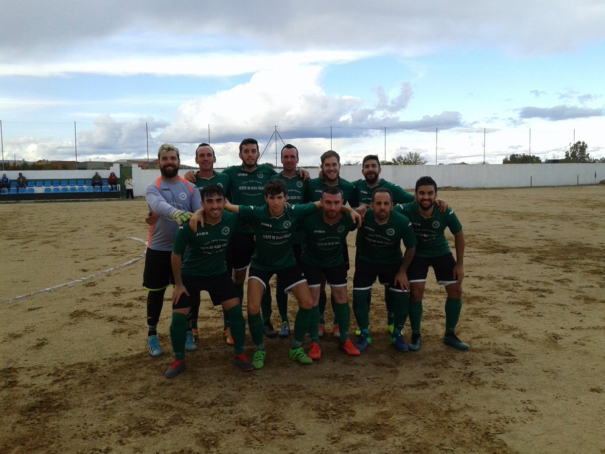 Final en el municipal Naveños.
<a href="/ADSANTAQUITERIA/">A.D.SANTA QUITERIA</a> 0-0 <a href="/efpelvalle/">E.F. Peña El Valle</a>.
Tuvimos dos ocasiones clarisimas en la primera parte que no aprovechamos.
Segunda parte marcada por las lesiones.
Seguiremos trabajando para mejorar esta situación.
Equipo titular de hoy