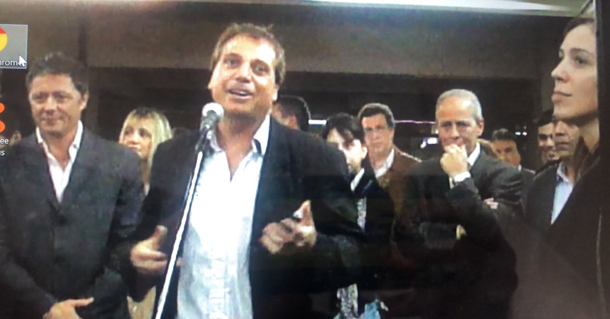 alesemmartin's tweet photo. Hace siete años inagurabamos local en caba junto a @cristianritondo @rquattromano y @mariuvidal para explicarle a los vecinos porque @mauriciomacri tenia q ser presidente, hoy seguimos con la misma conviccion de entonces Vamos Argentina 🇦🇷 #SePuede https://t.co/XDlZoriueX