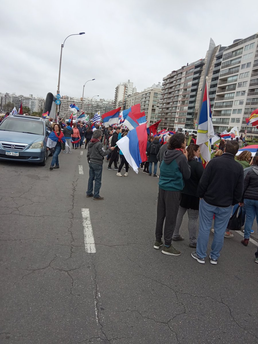 marmarleuc's tweet photo. Vení, vení con lo bueno ... Vamos a hacerlo mejor, vamos a hacerlo mejor ... Somos la ola esperanza ! #EnFOCAdas @ElAbrazo_UY
#OleajeEnPrimeraVuelta #VamosPorEl4to https://t.co/2PmlYjNS0p