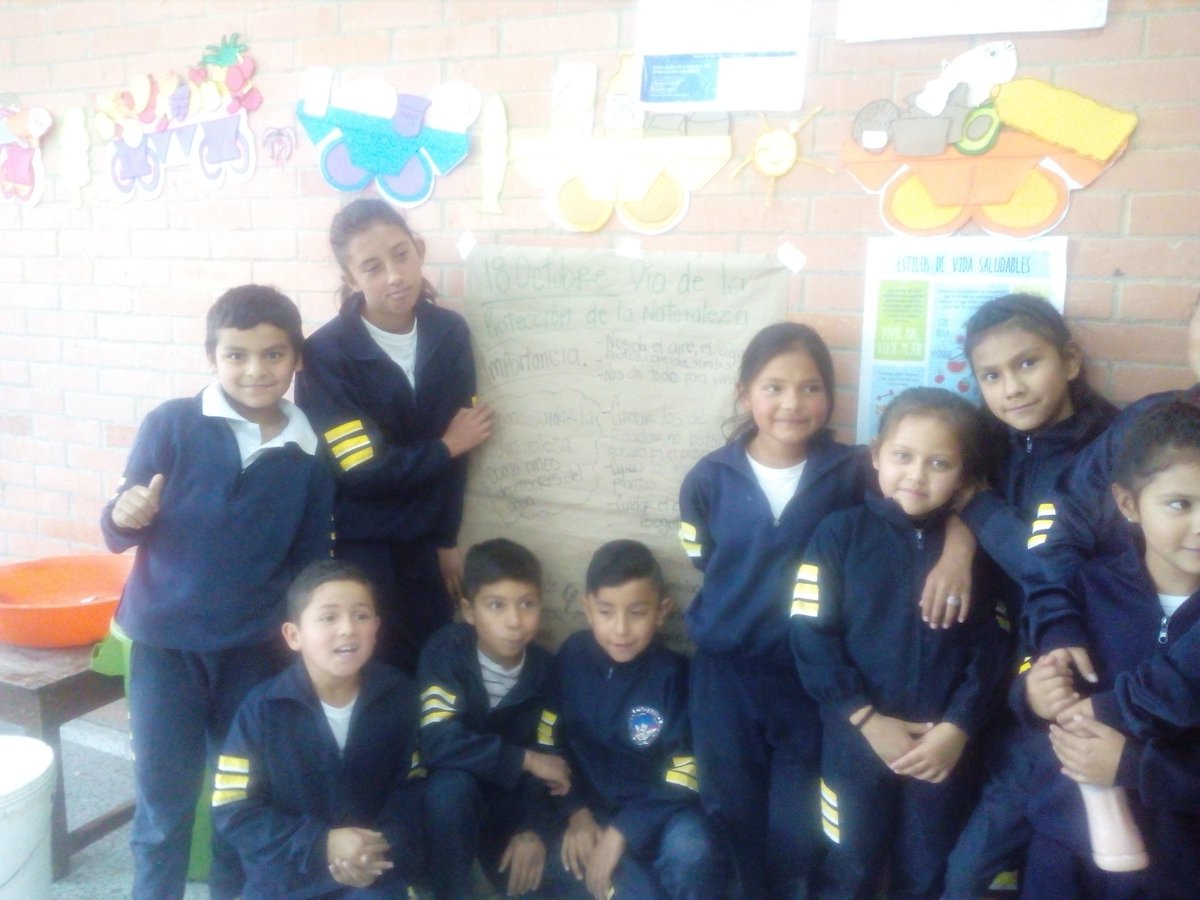 El viernes 18 de octubre, celebramos  el Día Mundial de la Protección de la Naturaleza, proclamado por el argentino Juan Domingo Peró. Nuestra Secretaría del Ambiente celebró esta fecha, con los Defensores del Agua de Tocancipá en la escuela de la vereda La Esmeralda