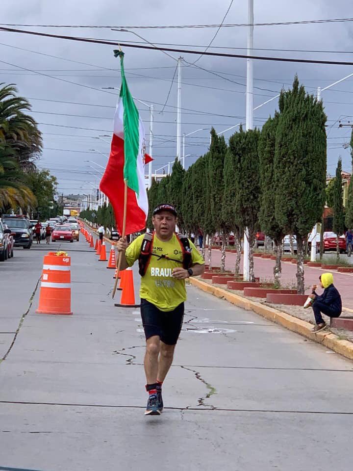 AlvarezGaribay's tweet photo. Felicidades estimado #UltraMan @BraulioPRI.
10 km nadando.
421 km en bici.
84 km corriendo.
Después de este logro solo resta decir que eres un chingón. Esto hay que celebrarlo. ¡Abrazo grande! https://t.co/hxhCDivVsX