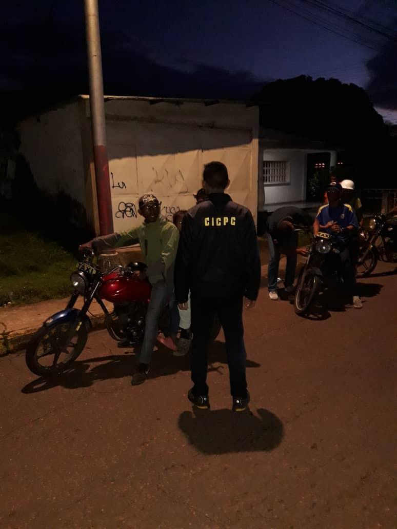 Operativos de Seguridad en diversos sectores de Puerto Ayacucho, por parte de funcionarios del CICPC AMAZONAS. 
<a href="/DouglasRicoVzla/">Douglas Rico</a> @Cicpc376 <a href="/PRENSACICPC/">PRENSA CICPC</a> <a href="/duglasrondon191/">Duglas Rondón Corona</a>