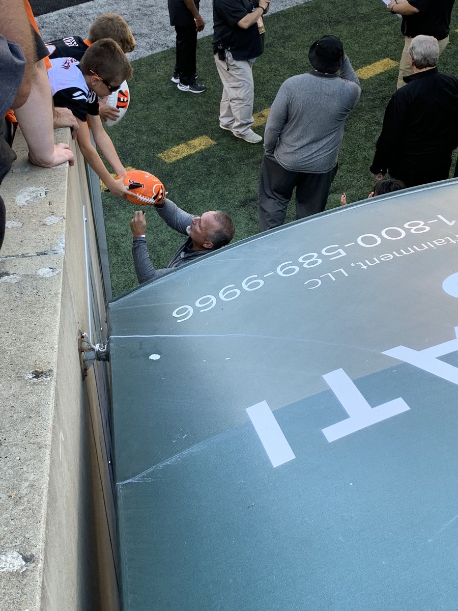 holly_harris's tweet photo. Never seen a kid duck &amp; weave into prime position for the coolest #autographs. That’s #ChadJohnson, #JimBreech, #AnthonyMunoz, #KenAnderson, #LeonHall...and then a mighty fine police officer Harris charmed like a pro! 😂😂😂🙇🏻‍♂️ #Howitsdone #Neverdoubt #WhoDey https://t.co/9Lh83lf7kb
