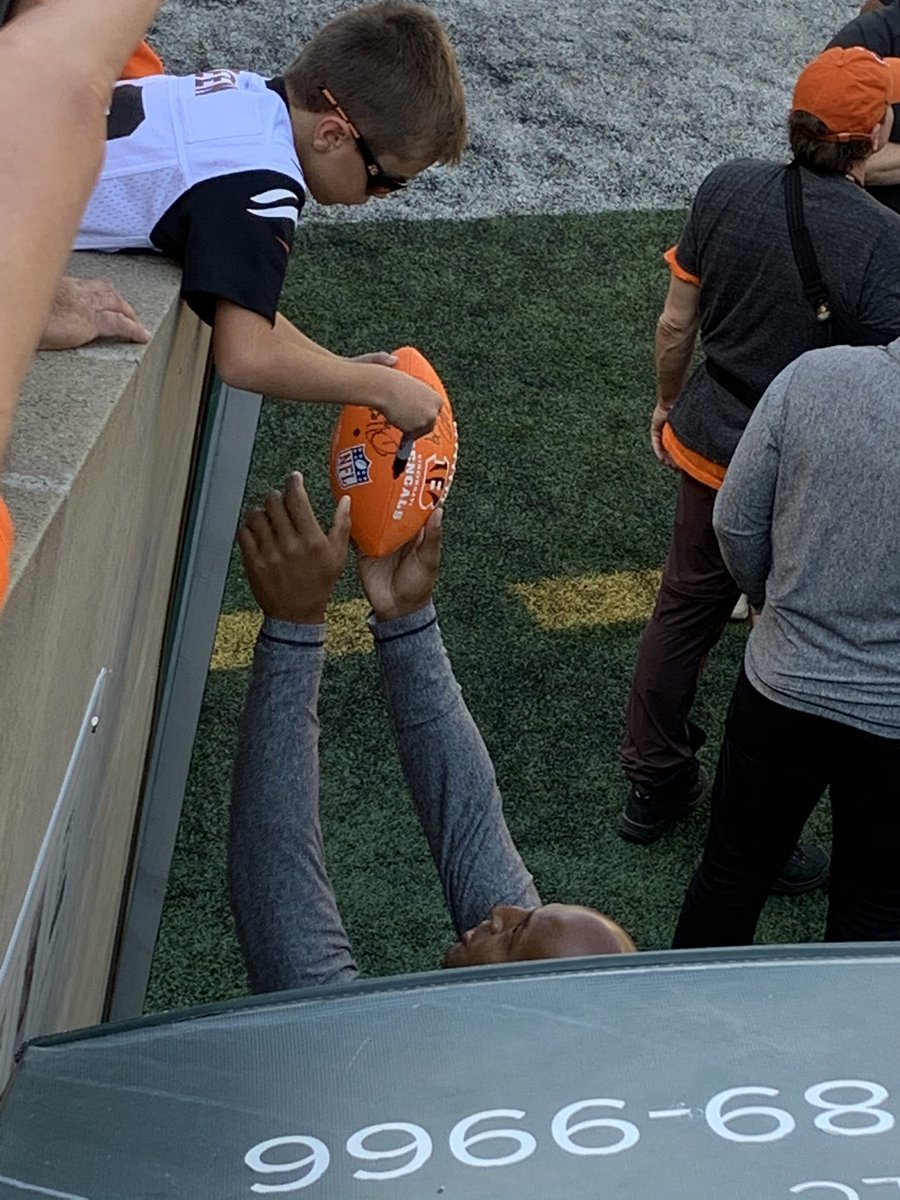 holly_harris's tweet photo. Never seen a kid duck &amp; weave into prime position for the coolest #autographs. That’s #ChadJohnson, #JimBreech, #AnthonyMunoz, #KenAnderson, #LeonHall...and then a mighty fine police officer Harris charmed like a pro! 😂😂😂🙇🏻‍♂️ #Howitsdone #Neverdoubt #WhoDey https://t.co/9Lh83lf7kb