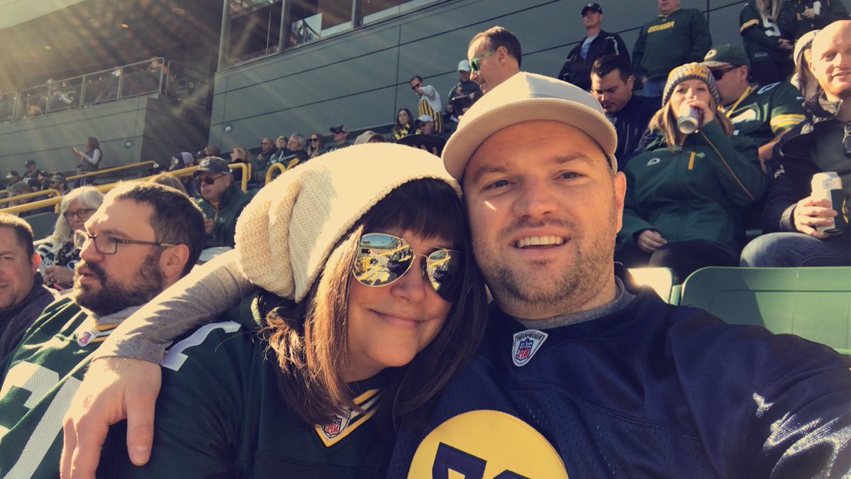 betsysielaff's tweet photo. #getloudlambeau #gopackgo https://t.co/LHB0XQKM1u