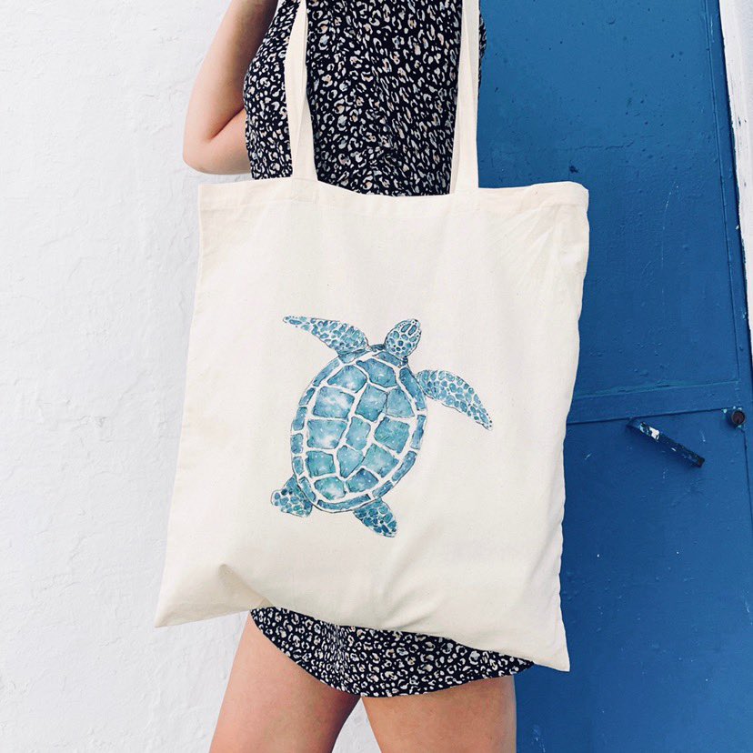 It’s estimated that 100,000 marine animals are killed by plastic bags every year 😢 reusable shopping bags are a super easy way to reduce your single use plastic consumption. 10% of our profits will go to marine conservation charities to help do our bit 🐠🐋🐬🐢🐳 #handmadehour