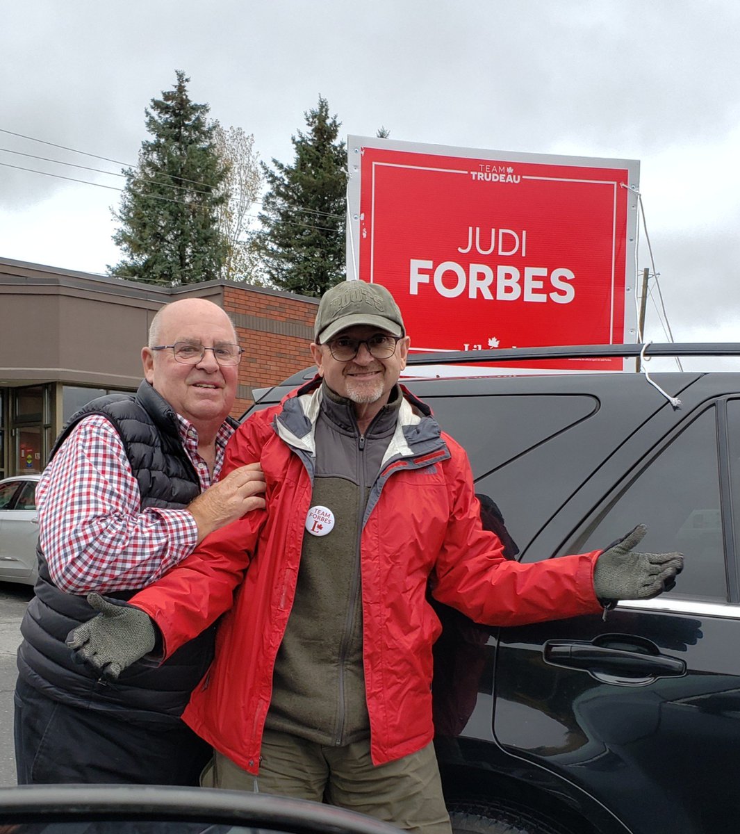 ForbesHKLB's tweet photo. Found these two supporters showing their Liberal pride in Minden today! #ChooseForward #ChooseForbes https://t.co/r0hhvHx8R7