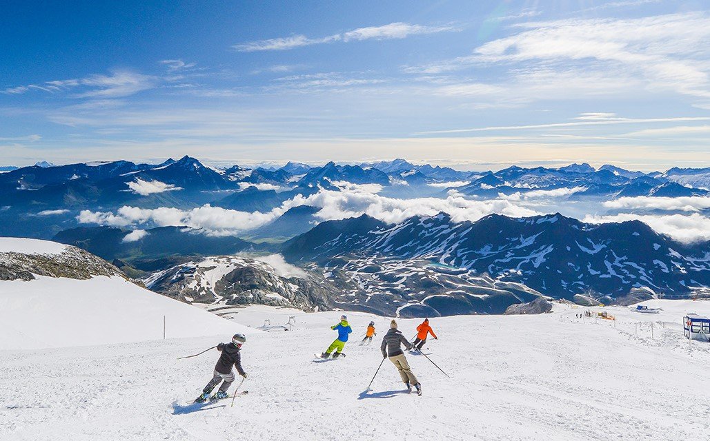 amigo_ski's tweet photo. Summer ski packages from £265pp incl 3 nights accomm, return airport transfers, 2 day glacier 'ski &amp; MTB' pass &amp; 2 day ski or board hire. £50 off stag &amp; hens price when booking 8+ pax before end Nov. 01527 313577 / info@amigoski.com /amigoski.co.uk/summer-skiing/ #summerskiing https://t.co/vDmQtggUvU