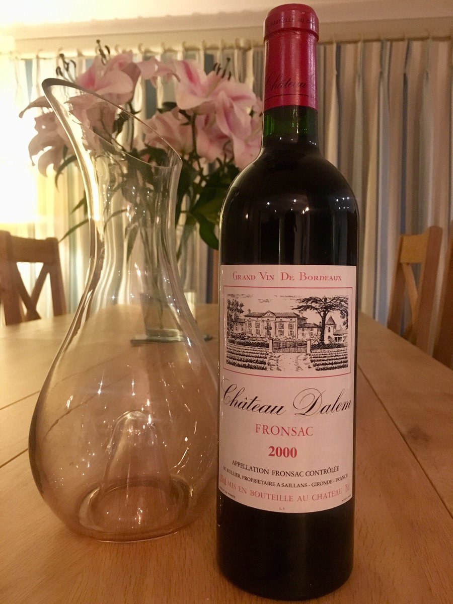 timocurtis's tweet photo. Autumn is firmly here so how better to round off the weekend than with Sunday night roast beef and a ‘00 Fronsac? #autumn #roast #beef #wine #BDX00 #fronsac #chateau #dalem https://t.co/VyTOdlqyYB