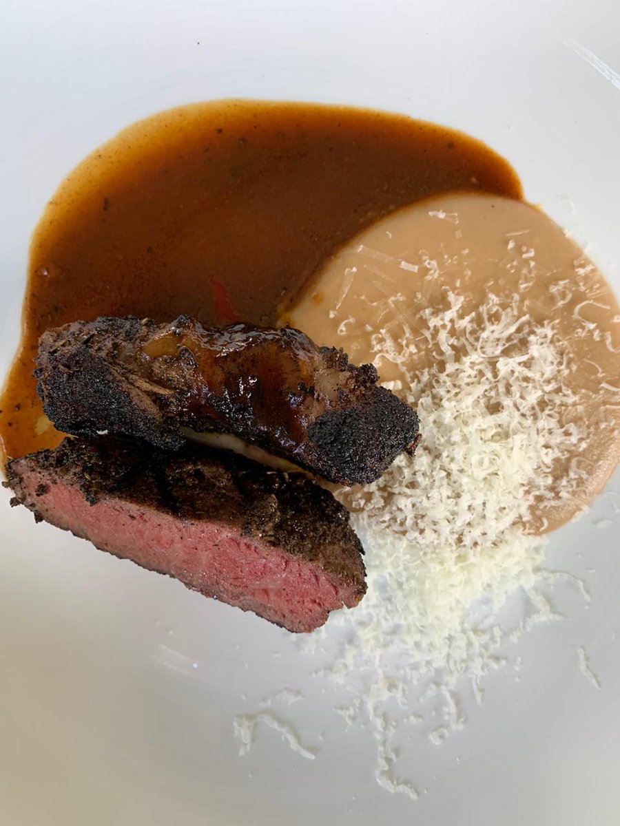 FoodandTravelMX's tweet photo. Disfrutamos cuatro tiempos de mucho queso a cargo del chef Alfredo Reyeros @Alfyrt de @BeefbarMexico, para cerrar la #ExperienciaBeefbar en la Escuela de Ovejeros #FUNDECO en @Puebla  👌 https://t.co/yYKFZymI3G
