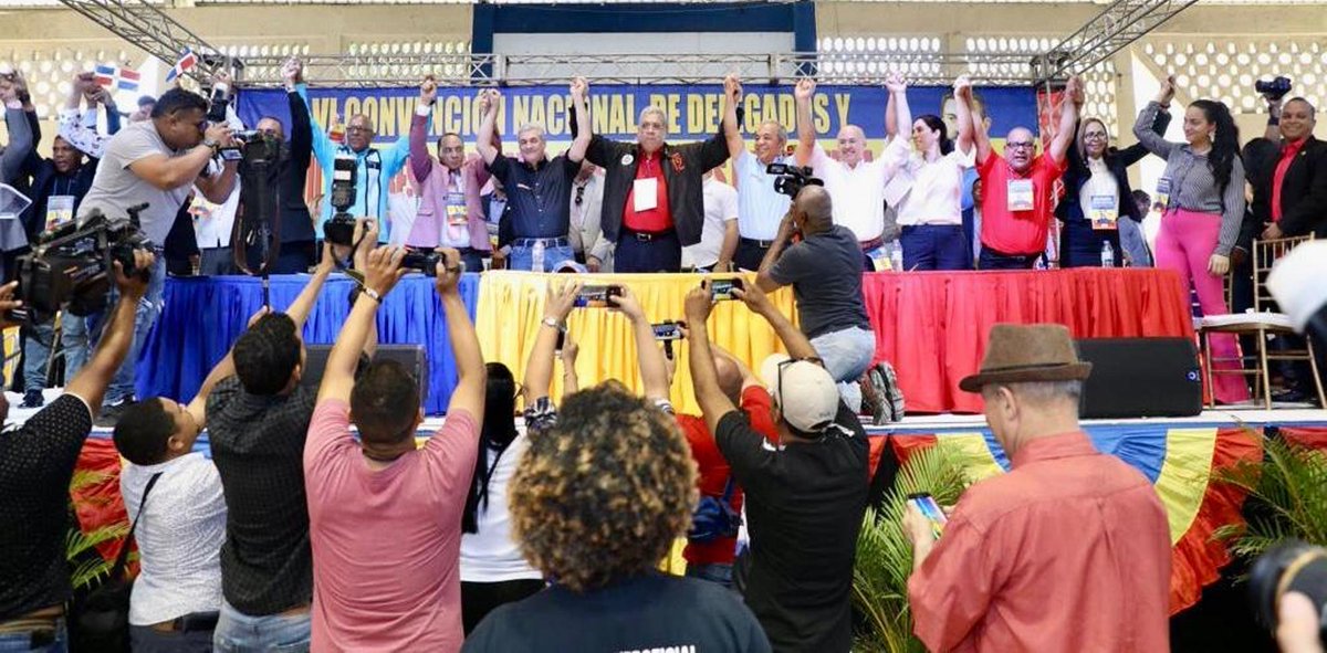 elnuevodiariord's tweet photo. Cinco partidos proclamaron a Gonzalo Castillo como su candidato presidencial

https://t.co/VQHQO5kROJ

#ElNuevoDiarioRD #Cinco #Partidos #Proclaman #GonzaloCastillo #Candidato #Presidencial https://t.co/VTv9tgmzu6