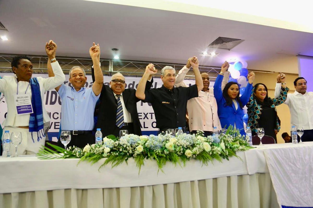 elnuevodiariord's tweet photo. Cinco partidos proclamaron a Gonzalo Castillo como su candidato presidencial

https://t.co/VQHQO5kROJ

#ElNuevoDiarioRD #Cinco #Partidos #Proclaman #GonzaloCastillo #Candidato #Presidencial https://t.co/VTv9tgmzu6