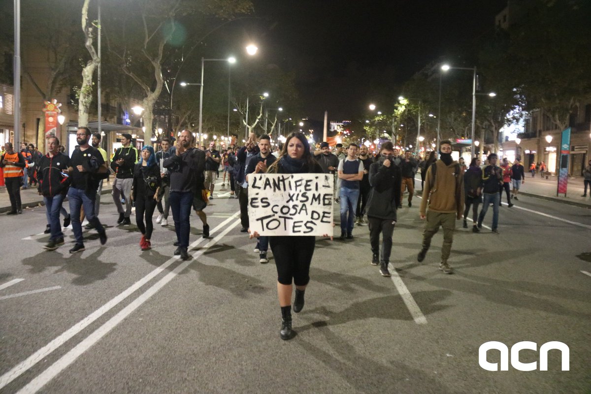 catalannews's tweet photo. A woman on Barcelona's Passeig de Gràcia carries a sign that reads "anti-fascism is everyone's business"

More at https://t.co/13dZtxOByA https://t.co/2BcvO8EpKm