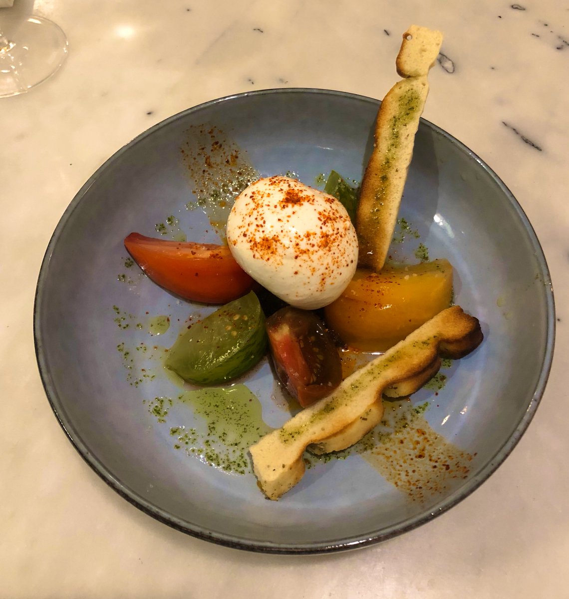 Les Flaconneurs Bistro, 38 rue de l’Arbre Sec, 69001. Les plats sont très gourmands et originaux, les produits sont frais, les patrons sont cool.Très très bonne adresse et bon qualité prix. Autour de 35 euros (entrée + plat + dessert).