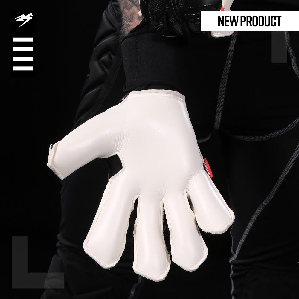 Glove Launch | Competition Time

To be in with a chance of winning a pair of XLR8AER PWR Lite Xtension 👐

RT + Follow + Comment #ItsGettingDark