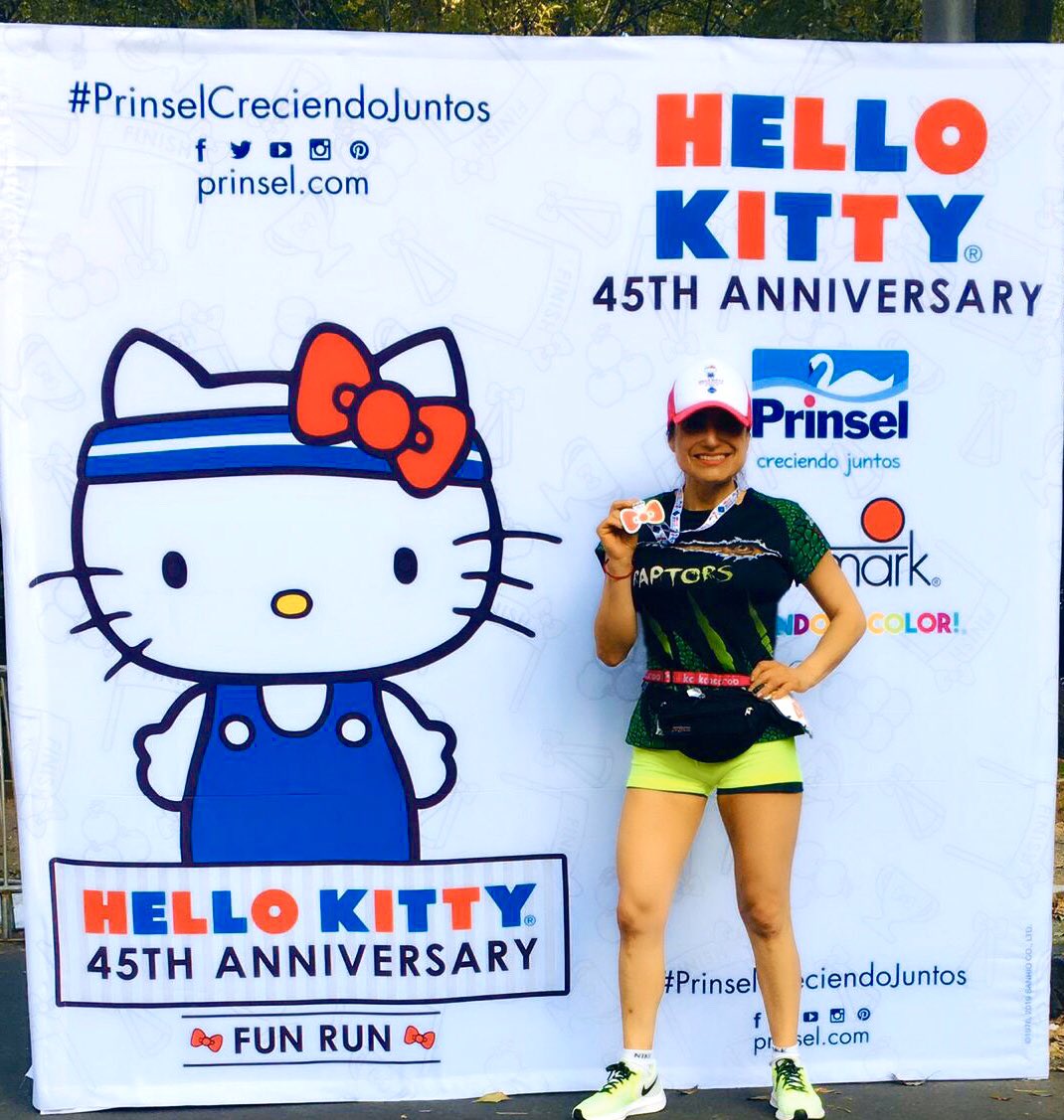 susy1902's tweet photo. 10 kilómetros más que disfrutados , no me podía perder esta carrera de uno de mis personajes favoritos !! #HelloKittyFunRun45 @yoelegicorrer1 @LoveRunSmile #happyrunner 🏃🏻‍♀️🦖💥😽 https://t.co/7UcKGnvE0N