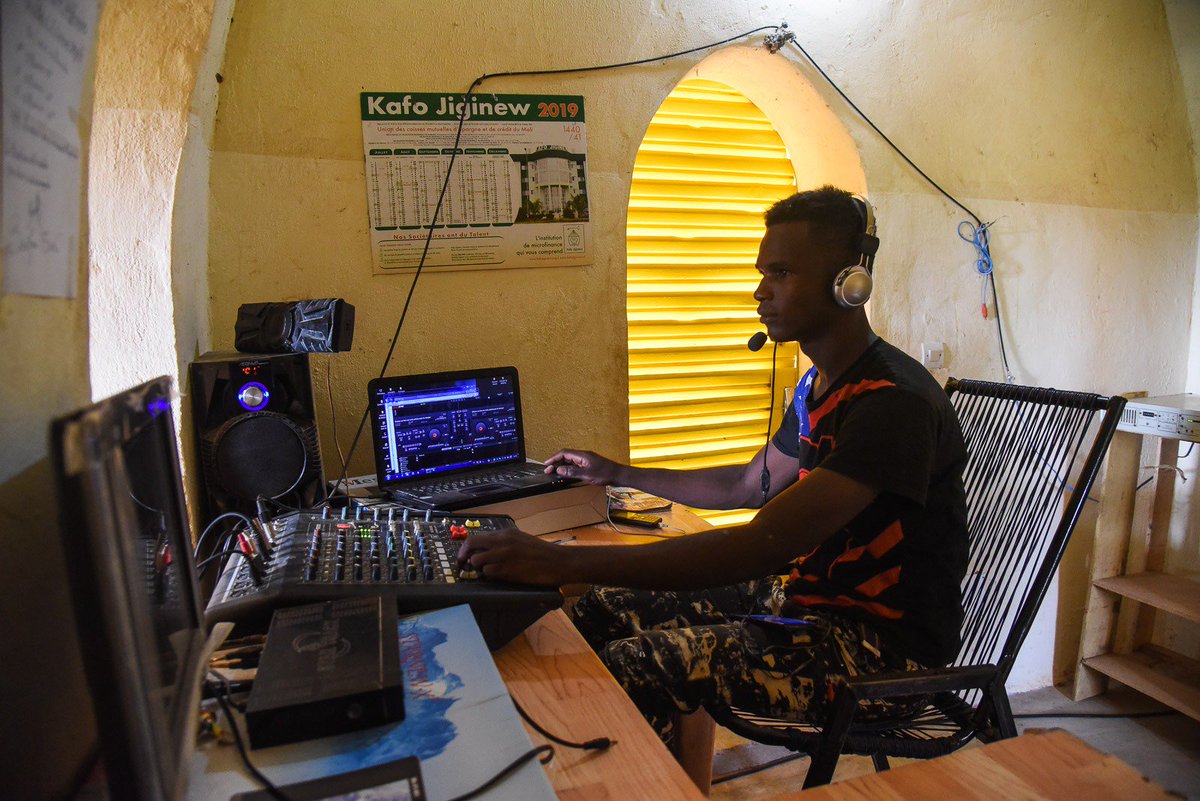 GaillyGregoire's tweet photo. Les énergies renouvelables au service du développement économique et social. Emplois, valeur ajoutée locale,  valorisation territoires, ... #TransitionEcologiqueJuste @SolClimatique @sidi_solidarite @JigiAfrica @mouhamadout @OusmaneMakaveli @FatouDiawara @osy_sy @ksyDaily https://t.co/q1iScHd6FR