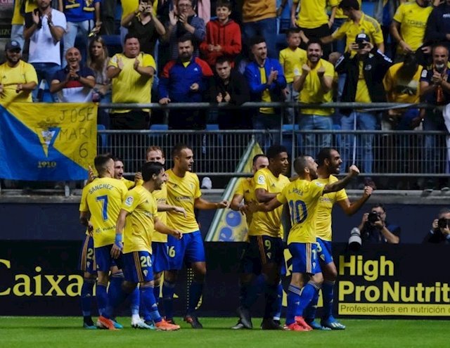 #DATO HISTÓRICO <a href="/Cadiz_CF/">Cádiz Club de Fútbol</a>. En la 12ª jornada, el Cádiz logrará la MAYOR distancia ante el 2º clasificado en TODA la HISTORIA de la 2ª División en las primeras doce jornadas (+11 al Almería). Supera al Levante 2016/17 (+7 al Sevilla Atlético).