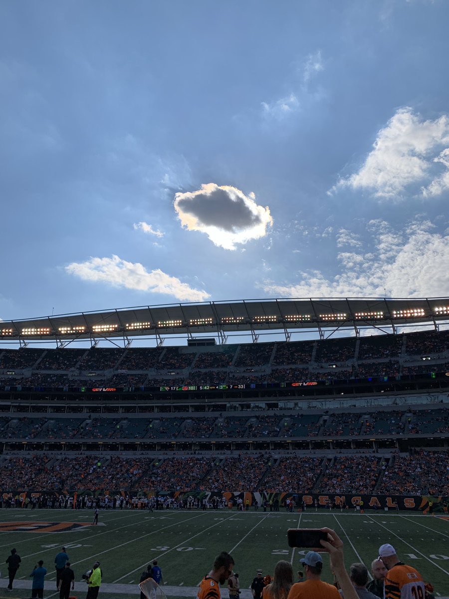 Vaughan_Brian's tweet photo. #perfectcloud #whodey https://t.co/f2gv2rzsTO