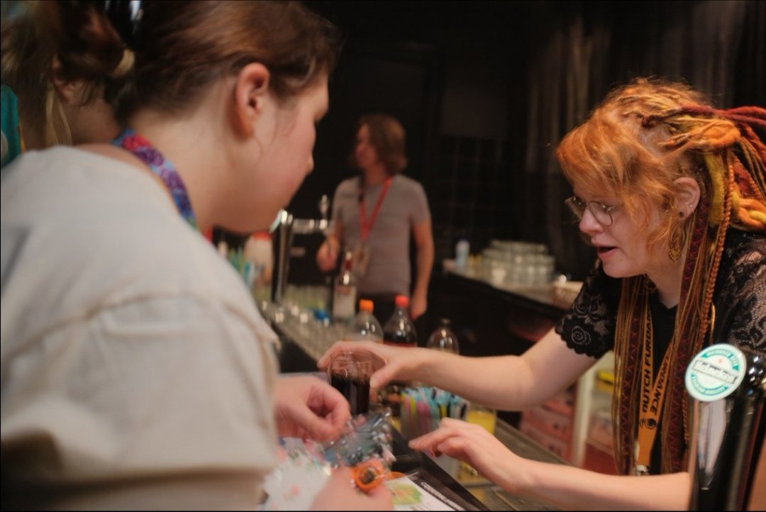 Mylunee's tweet photo. Bar duty at @DutchFurdance!
Loved it🌟 https://t.co/p9vj6VQpM0