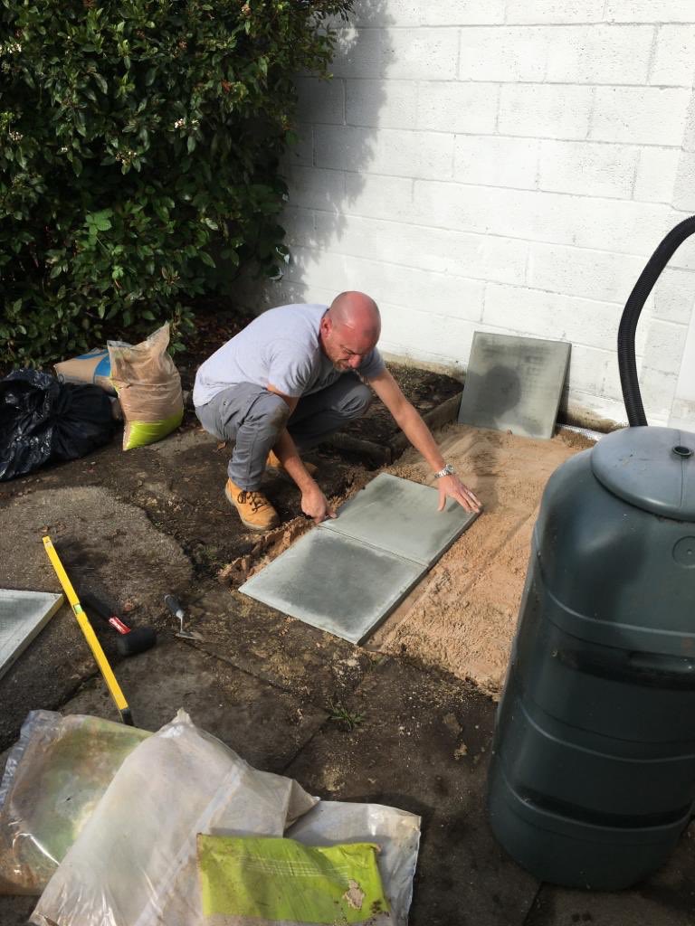 HamptonPrimary's tweet photo. PTAs are not just for mums. Oh no! Check out these #hampton dads giving up their Sunday at Hampton Infants. #dadsarmy #DIYdads #DIYDAD #SOSDADS #daddesigns #DADsquad @TheHamptonite @onehampton @HamptonMiddx @hamptonvillage https://t.co/OVPg3TjkBl
