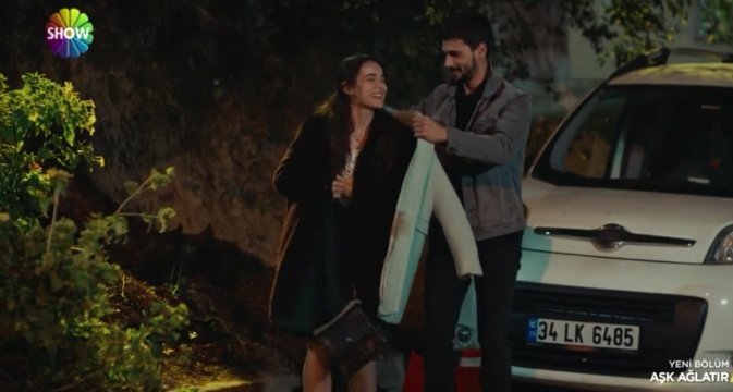 Sevgilim üşümesin diye ayakabı ile palto 
Sen ne güzel adamsın istanbullu
#sevmezamanı