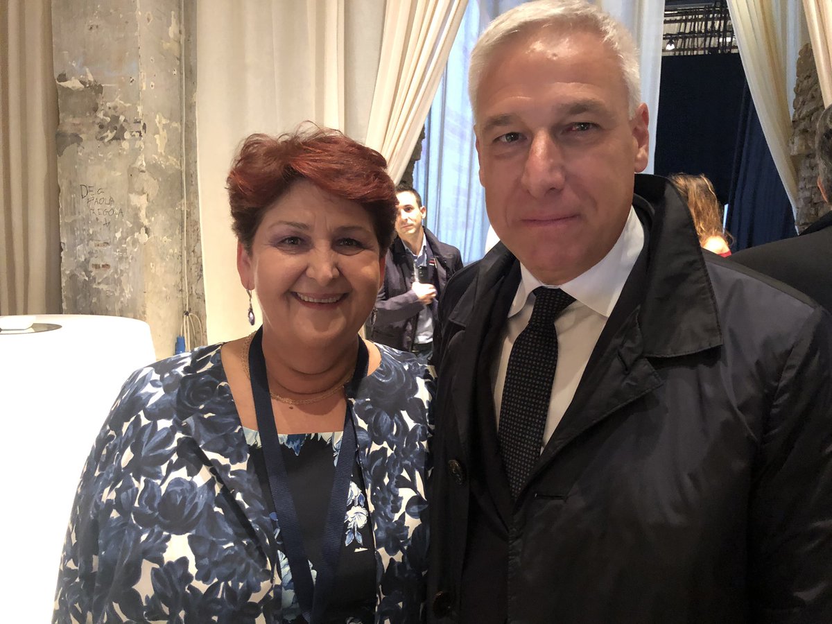 Qui la ministra Teresa Bellanova si sentiva blu a fiori.