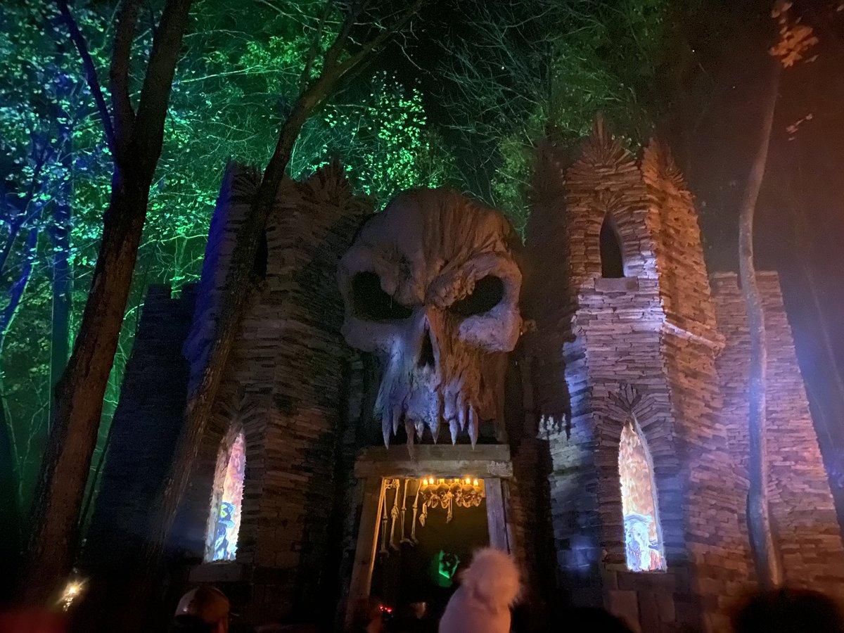sfneonline's tweet photo. We went to Haunted Overload last night! Review coming this week! #hauntedoverload #halloween #hauntedhouse https://t.co/jFSpYQQIRq