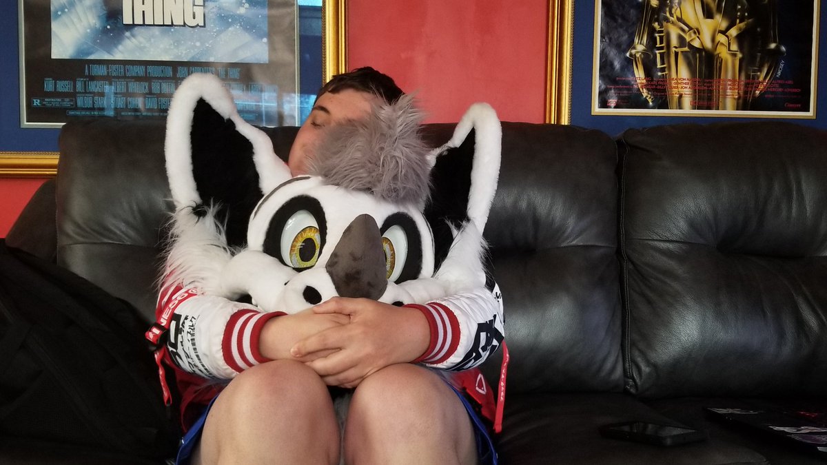 ThePineappleFox's tweet photo. It doesn't get more wholesome then this boyo. 💛💛💛💛
#furryfandom #furry #fursuit https://t.co/bRqZYYgRZI