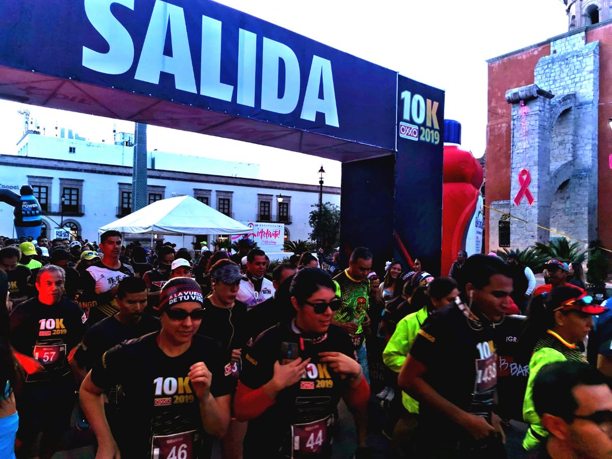 inmude18's tweet photo. Se llevó a cabo la 2da edición de la Carrera Atlética 10K OXXO 2019, en la Plaza Fundadores 450, cientos de corredores realizaron el recorrido, en este #GobiernoDe10 vamos trabajando y avanzando #Juntos en uno de nuestros principales ejes como lo es el deporte recreativo popular. https://t.co/6PsdBTeXyg