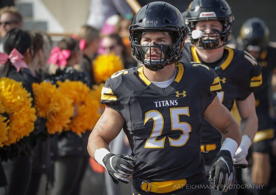 Art037's tweet photo. Former Omro Foxes now Oshkosh Titans Chris Hess and Justin Kasuboski! #omropride #uwoshkoshtitans @visitoshkosh @uwoshkosh @uwoshkoshtitans @FansFoxes @OmroFoxesFB https://t.co/uqDbLikfjB