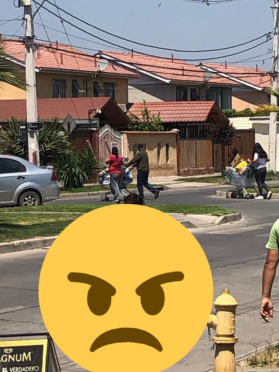 Dany83_gm's tweet photo. @cn_castro @Carabdechile @GobiernodeChile @IntendenciaRM Necesitamos resguardos las personas llegan en micro a robar el sector de miraflores con el montijo,  desde la mañana que hemos visto impotentes como pasan frente a nustars casas con carros llenos de mercaderia y ahora quemaron Kayser...  Por favor hagan algo!!! https://t.co/q9tRSuVwY1