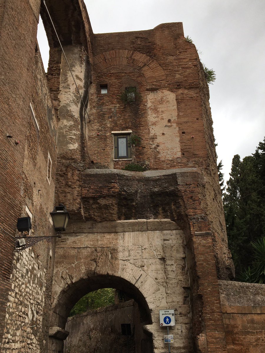 Ruins, Roma