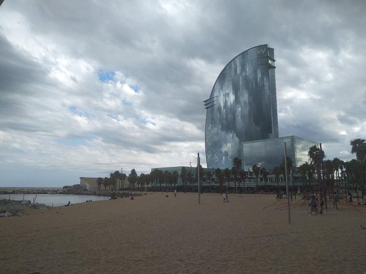 casticoach's tweet photo. Vistas geniales desde el @CNBarcelona, pero lo mejor vibraba dentro de la piscina. Enhorabona als guanyadors, i a tots els entrenadors que heu fet créixer els vostres equips a la Copa Catalana. Keep the ball rolling! https://t.co/Cy9oin7iNG