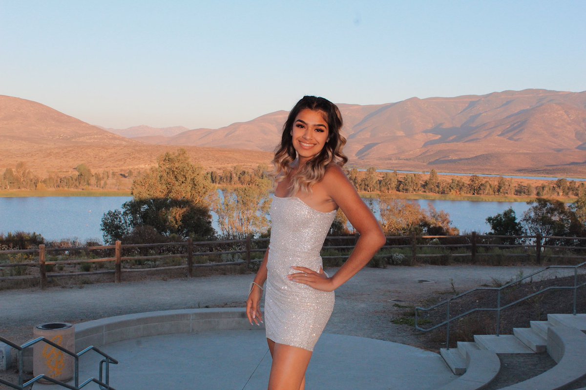 FridaCamberos's tweet image. mejor sola que mal acompañada #HOCO2k19