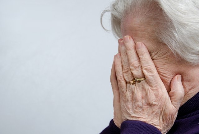 Envelhecimentcm's tweet photo. As oscilações de humor numa pessoa com Alzheimer. Como lidar? https://t.co/lUpER3U54K https://t.co/IqxnD4XJ6r