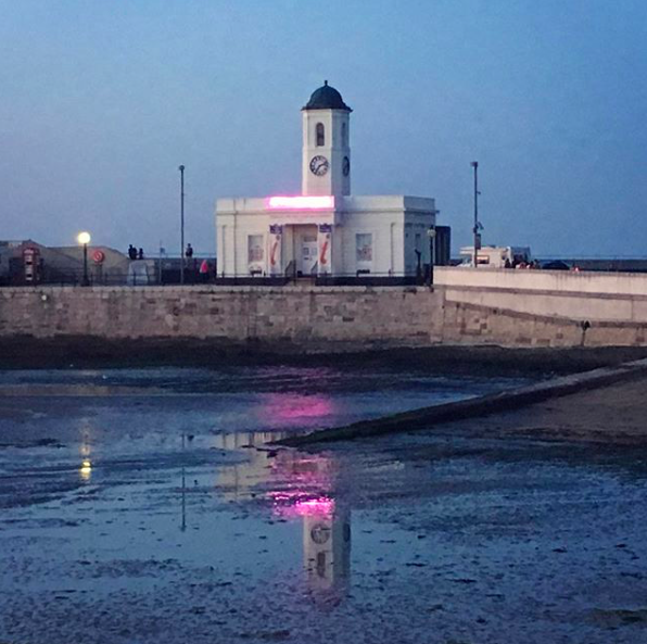 FOCC_UK's tweet photo. Itβs not a bad view is it? #harbourarm #droithouse #margate #lovemargate #turnercontemporary #reflections #neonsign #margateoldtown #margz #thanet #kent https://t.co/DoMrdPiT7v