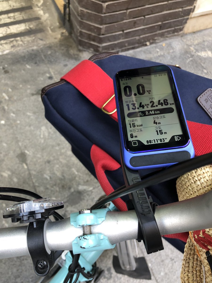 dariapon's tweet image. Unboxing #trimmOne 
Soy la primera persona que prueba #TrimmOne de #europa 
Tengo el color azul marino(Hay varios colores que para elegir) muy #Legibilidad, bien diseñando, dura la batería con placa solar y ultra súper ligero.
Luego voy a probar con el #speedsensor