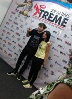 neyy_arts_'s tweet image. (imagens d boa qualidade? NÃO! kkkk) 
ESSE FOI UM DOS MEEEELHOOOREEEEEEES MOMENTOS DA MINHA VIDA!!!!!!! 
ENCONTREI O @OGatoGalactico E ELE ME RECONHECEU DE CARA!!!! 
FOI MEEEEEEEGA EMOCIONANTE!!!!!! AAHHHH FIQUEI TÃO FELIZ!!!!! 
😍😍😍😆😆😆🎉
#SouMiau
#SuperFã
#AnimexTreme2019