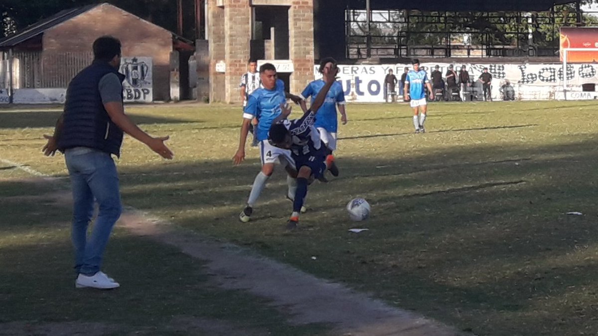 #CcaFutbol
Arrancó el segundo tiempo En 3' Lucas Ávila pone arriba al local Gana Sarmiento 1 a 0 #VamosCentralArgentinoTodavia