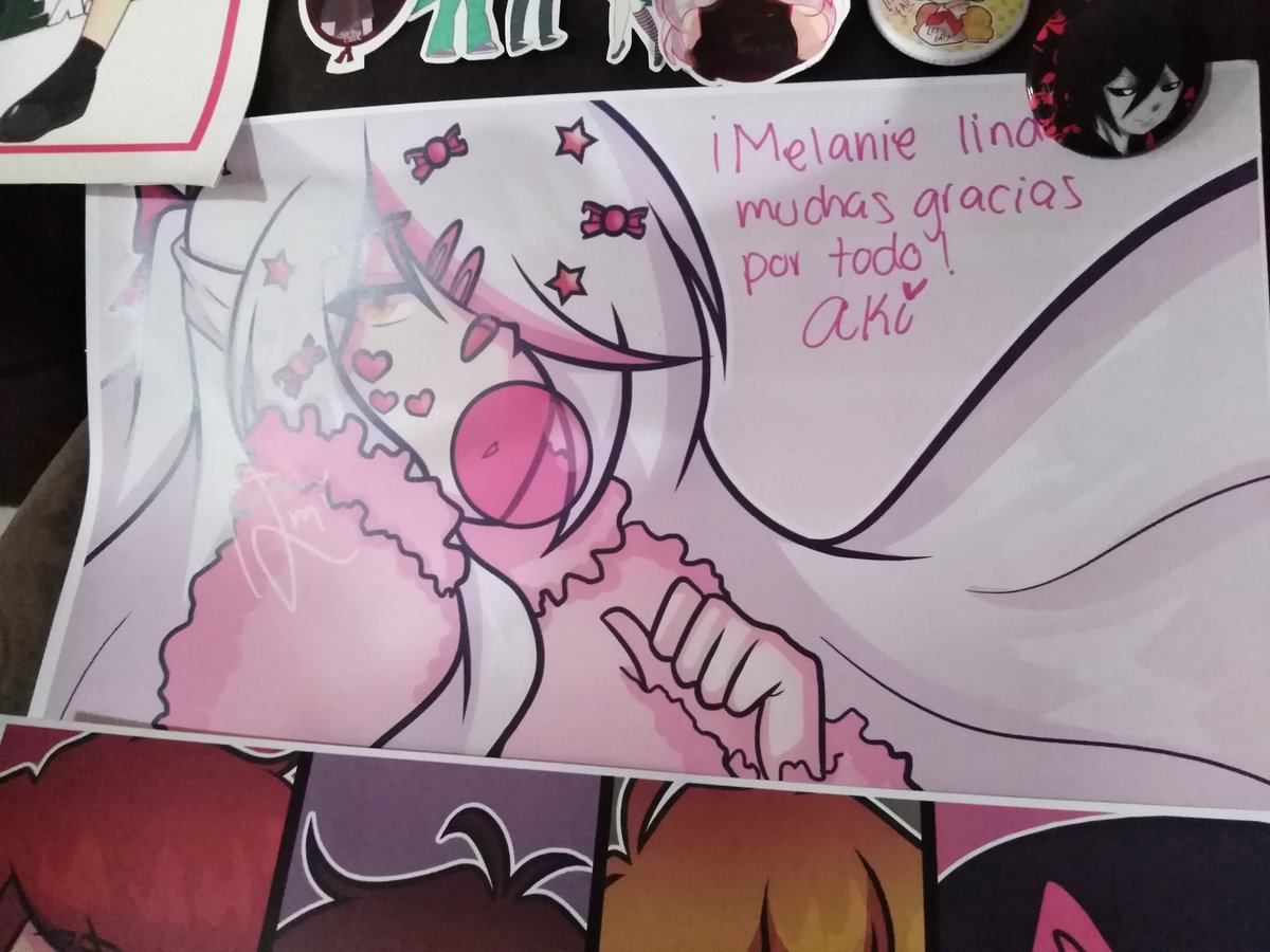 Melanie47412040's tweet photo. #QUEDADAFHSMEXICO #FHSMEXICO Y ESTO FUE TODO LO QUE COMPRÉ EN LA PRIMER QUEDADA EN LA QUE FUI, MUCHAS GRACIAS CHICOS UWU Y MI HERMOSA FIRMA Y PÓSTER LANFKAL @MexicoFhs @DrawForLove @Ruthvenvol @ImMaryDUDE @LadyAngyko y me faltan las demás pero no me caben :'v https://t.co/HsjDieOAjt