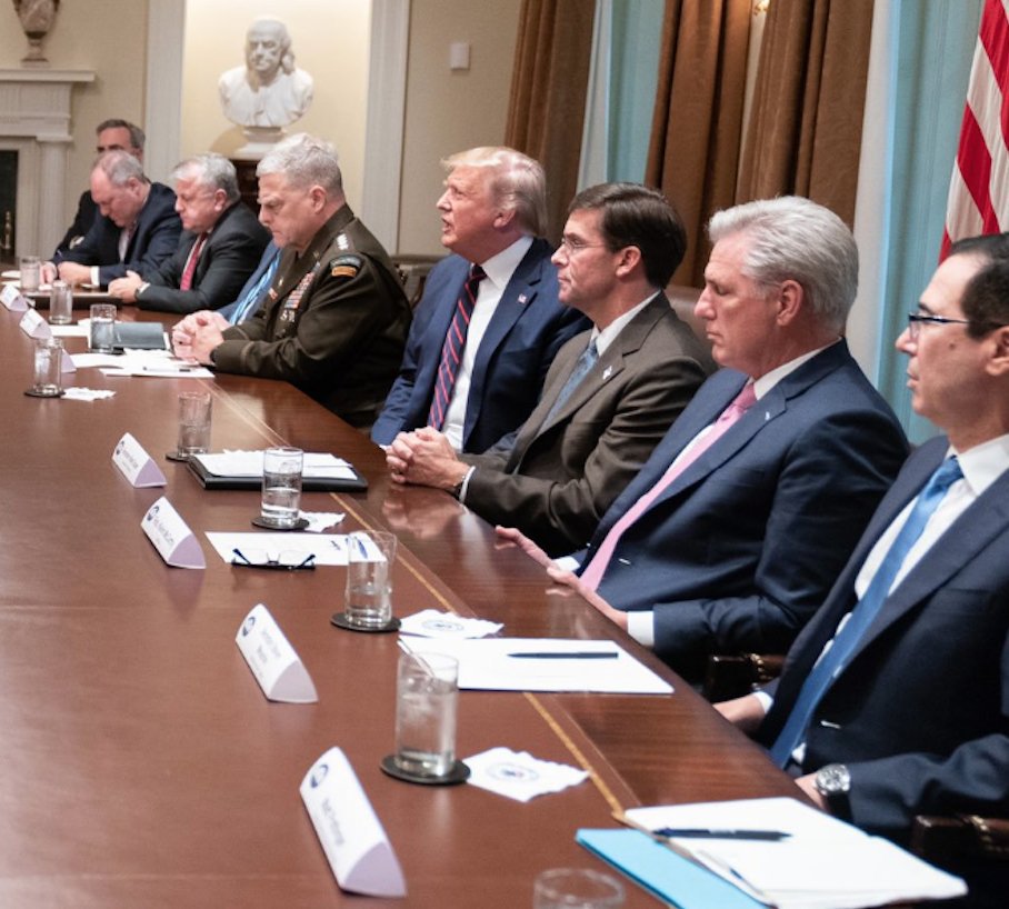 19/ On Trump's side of the table, nearly everyone is either sitting away from the table or looking downward with their hands clasped (frustration and beta). We also see a Gestalt theme, with multiple hands being hidden.