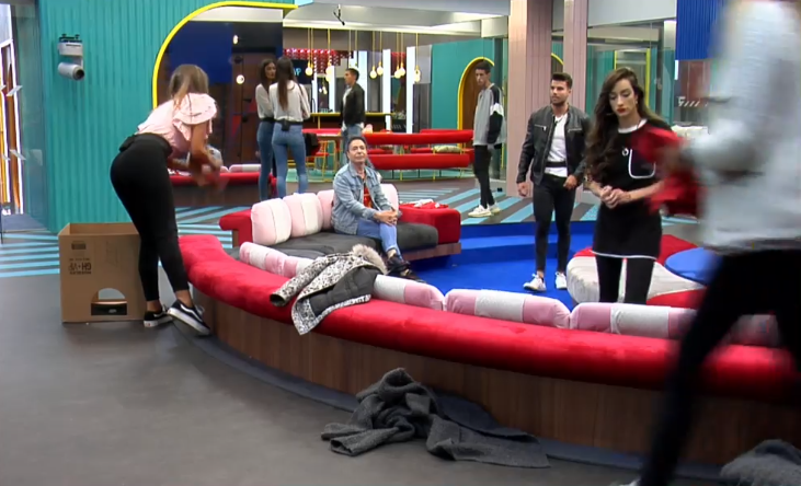 ghoficial's tweet photo. ¡Explota Guadalix! ¿Con quién vas?

🔄 Noemí
❤️ Joao

#GHVIPDBT6 https://t.co/xmrNECFcCQ