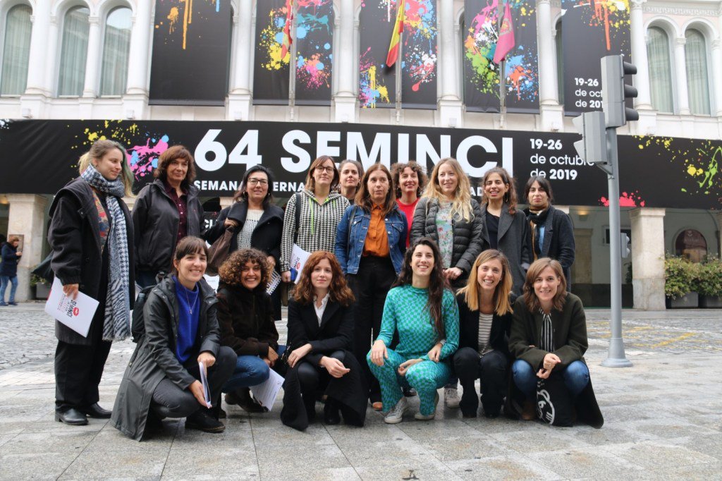 noescinetodo's tweet photo. La #64Seminci ha acogido en sus dos primeras jornadas el #TercerEncuentrodeMujeresCineastas, una iniciativa de @Seminci y @CIMAcineastas con la colaboración de @CIMAcineastas, que ha reunido a 20 mujeres directoras https://t.co/bSMcL38dkN https://t.co/agt3VYsiLI