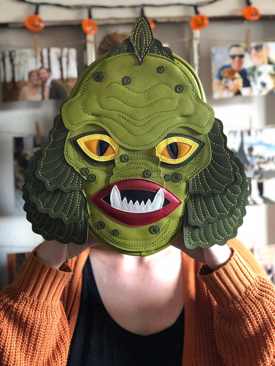 BloggingBanshee's tweet photo. So excited to come home to my Love Pain &amp; Stitches/Vixen by Michelle Pitt collab purse! The details on this thing are STUNNING! 

#lovepainandstitches #vixenbymichelinepitt #vixenstyle #swampcreature #creaturefromtheblacklagoon #gillman #bloggingbanshee #nofilter https://t.co/k4FGxdSgXb