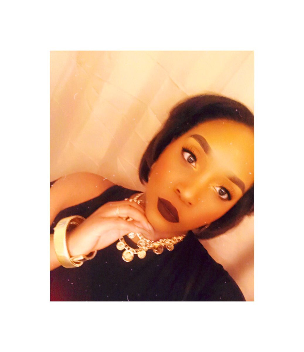 BLckwidow24's tweet photo. “Make up is deception”.😳
Um, it’s not our fault that you’re stupid enough to think that we were born with naturally sparkly gold eyelids 
#glamgang #glamAF 
🙄🤷🏾‍♀️💁🏾‍♀️💅🏾✨💄💋 https://t.co/ijjC5a7LTL