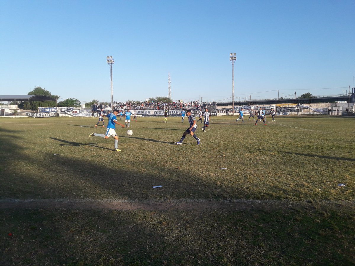 #CcaFutbol
Cuando el Albo iba con todo buscando el empate Martín Chávez en una contra pone el 2 a 0