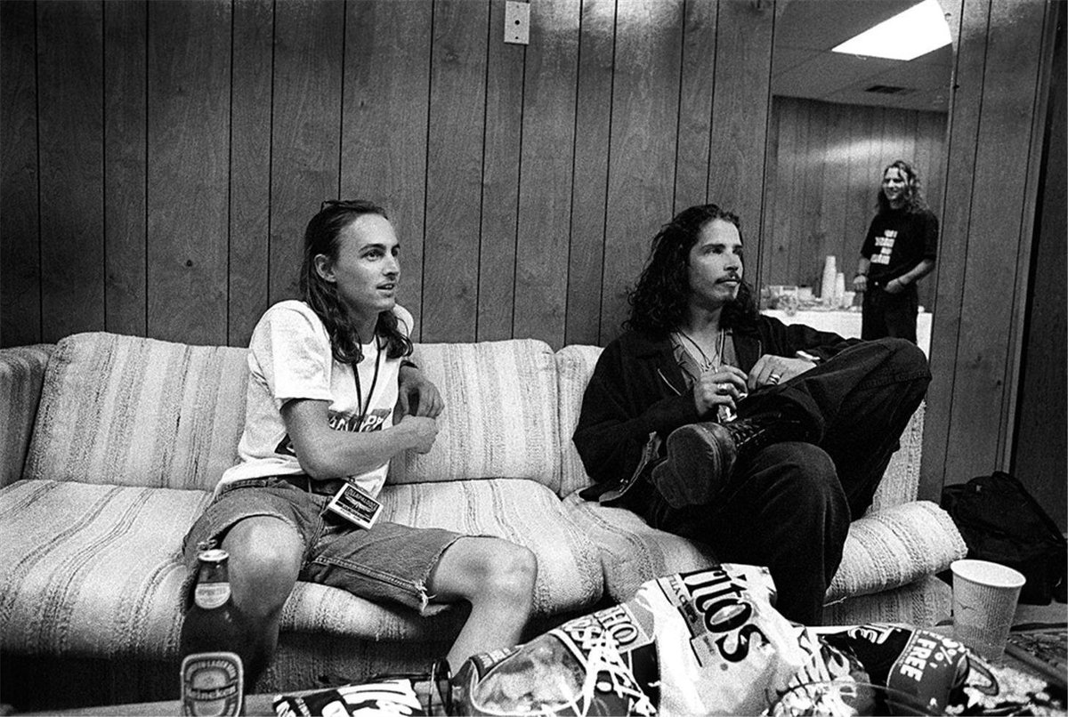 crockpics's tweet photo. Mike Mcready, Chris Cornell, and Eddie Vedder in San Francisco, 1992 https://t.co/0BvNqFV8ld