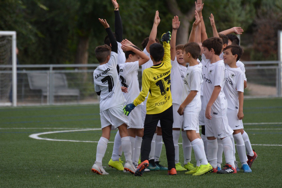 IveroValdemoro's tweet photo. 📣El #sábado día #26Oct jugaremos como visitantes 🆚 frente a la .@EFValdemoro y a su afición👏en #partido ⚽ de la #jornada4 de #liga #ALEVIN a disputarse
a las 🕘0️⃣9️⃣: 0️⃣0️⃣🕘
en 🏟️ #BOLITAS1 de #AIRON 🏟️
🔴 #VamosIvero
🔴 #APORTODAS
🔴 #OrgulloIVero
🔴 #NOPARAMOSDECRECER https://t.co/kNCG8Q3pew