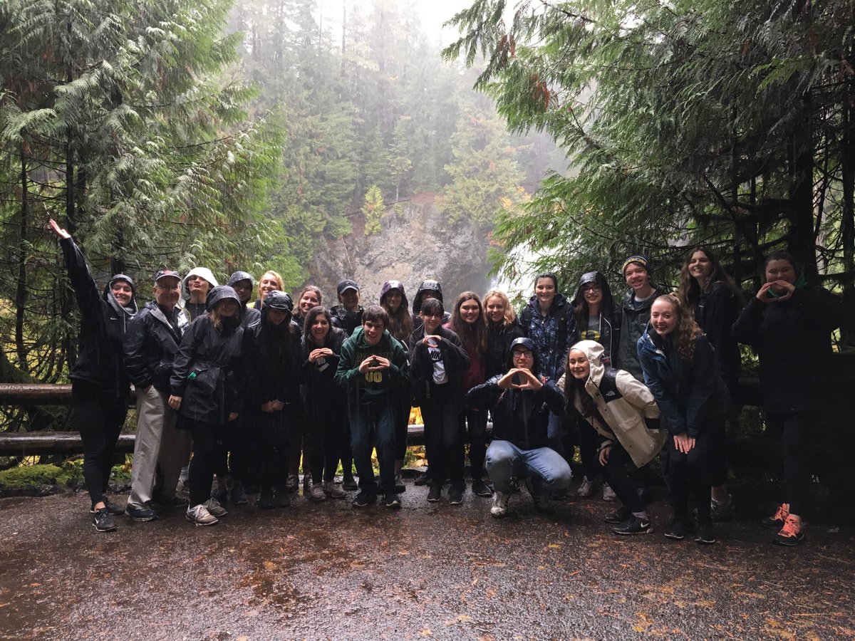 charliebutts's tweet photo. A little rain (OK, at times a lotta rain) didn't keep the hikers in the @UOsojc's Media and Social Action ARC from making their appointed stops on Saturday. After first hitting Blue Pool, the ARC members made a fast/wet visit to Sahalie Falls. @uoregon @uohousing #lifeasajstudent https://t.co/JxsRNIKd51